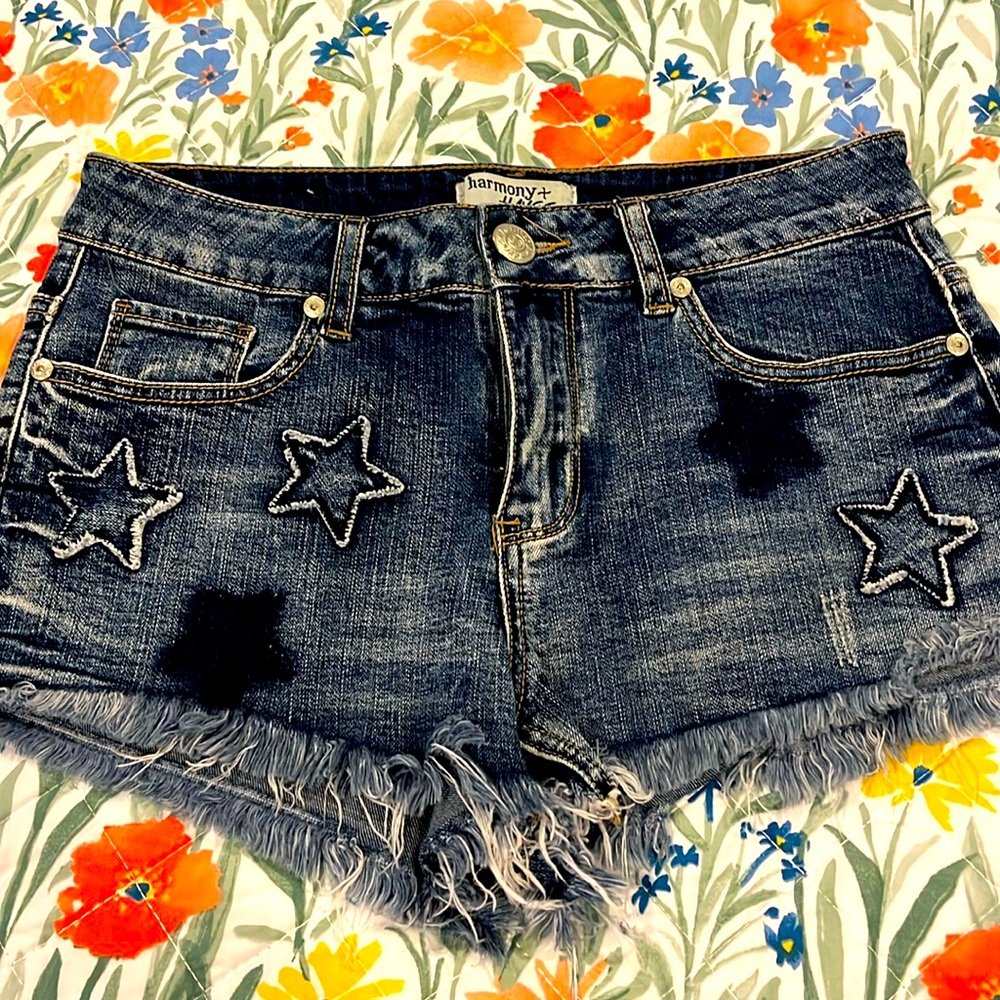 harmony & Havoc star shorts